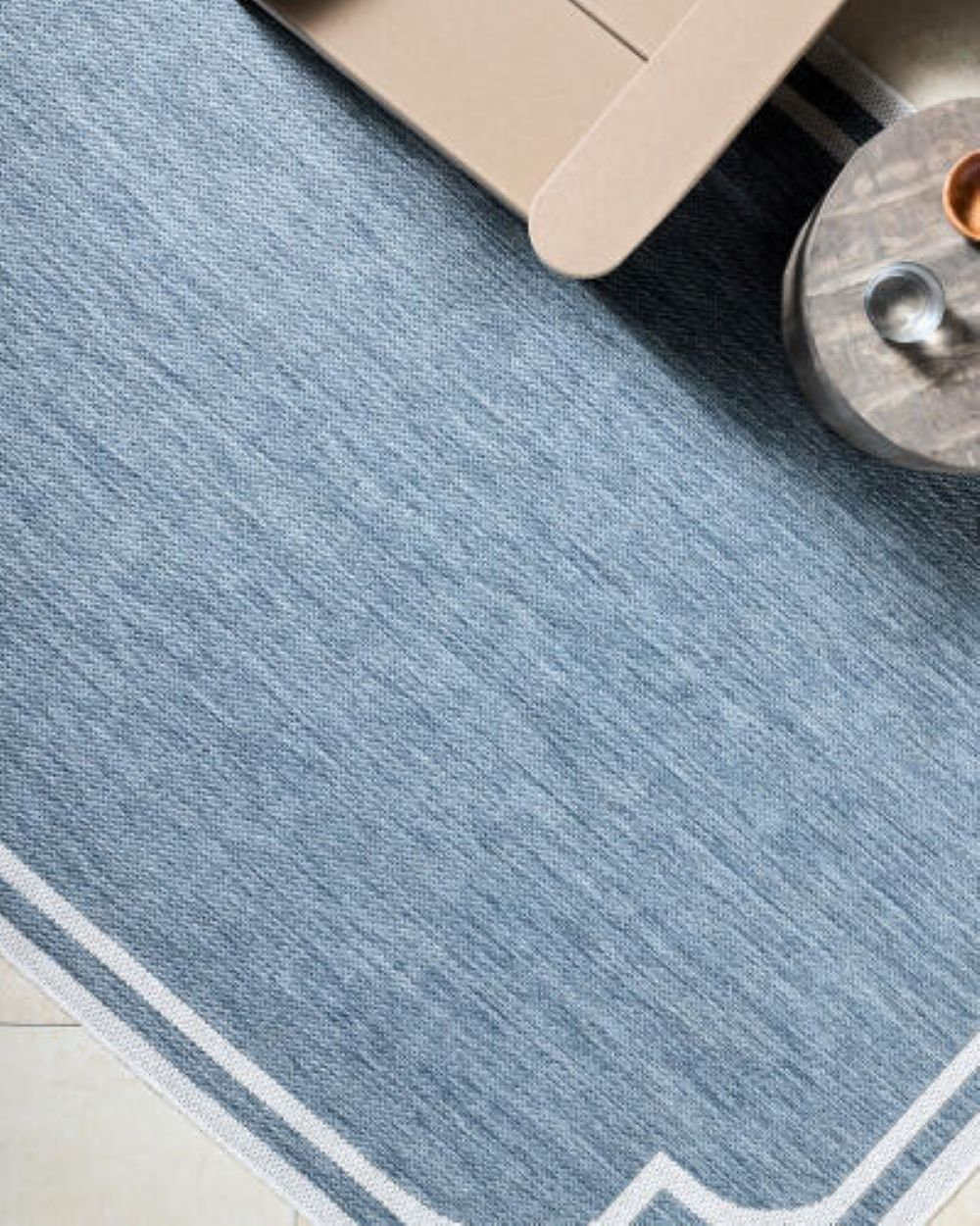 Machine Woven Area Rug, 2'4" x 3'9"