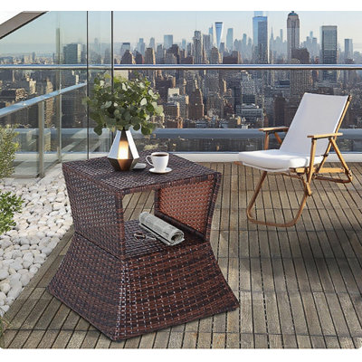Table de bout d'extérieur avec trou pour parasol, table de bout en osier de rotin