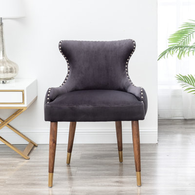 Chaise moderne en velours gris avec revêtement en tissu de luxe, dossier, garniture métallique et pieds en métal