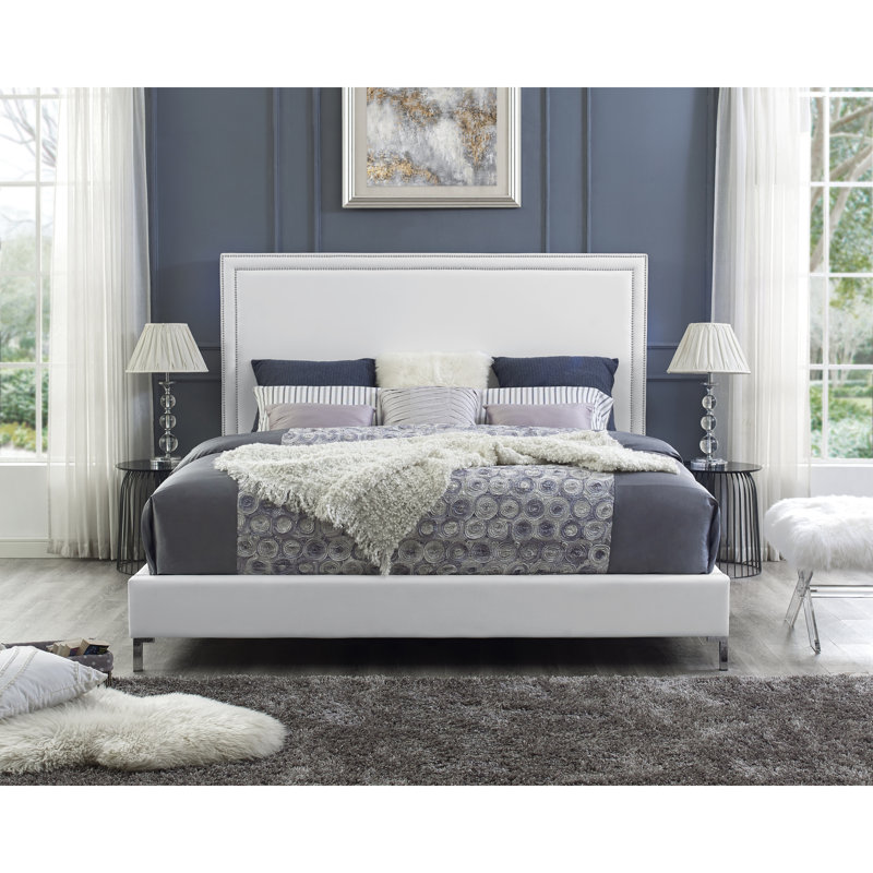 Lit plateforme tapissier Crampton, Très grand lit, Cuir, Blanc