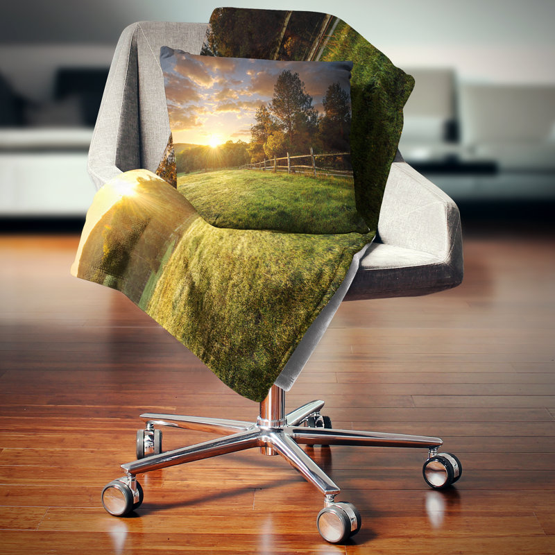 Coussin imprimé imprimé «Ranch at Sunrise», 16 po x 16 po, Coussin décoratif