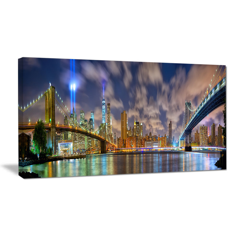 «Manhattan in Memory of August 11 Cityscape», reproduction de photo sur toile tendue, H 30 po x l 40 po x P 1 po, Métal