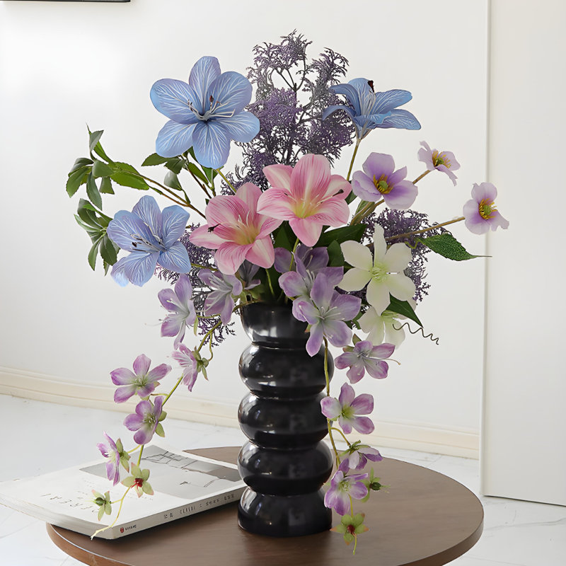 Ornements de fleurs simulées