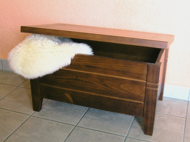 Rex Blanket Chest
