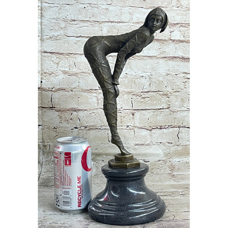 Signé ~ Chipare ~ Femme séduisante dans une sculpture en bronze