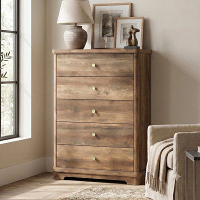 Commode à 5 tiroirs avec base sculptée Burkhart l 31,2 po