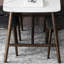 Petite table de salle à manger rectangulaire et chaise-102352311