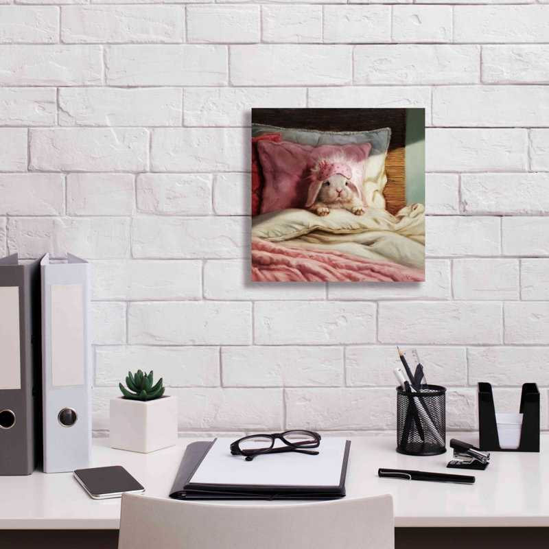 «Bed Hare» par Lucia Heffernan, reproduction sur toile tendue, H 12 po x l 12 po x P 0,75 po