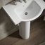 Lavabo de salle de bain à piédestal en céramique avec trop-plein Veer™-19195685-46045030-10942430