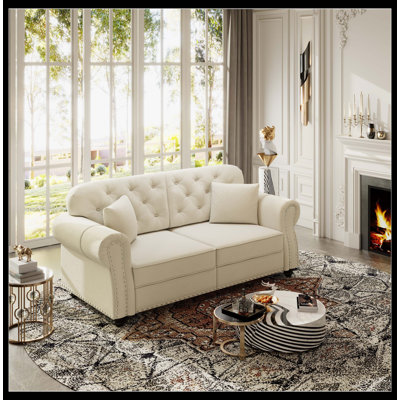 Canapé Chesterfield 63 po en velours beige / blanc, canapé capitonné à boutons Mid-Century avec accoudoirs roulés et garniture cloutée, comprend 2 coussins