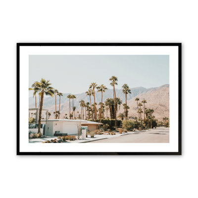 Demariyah The Hills, encadré sur papier par Krista Broadway, photographie