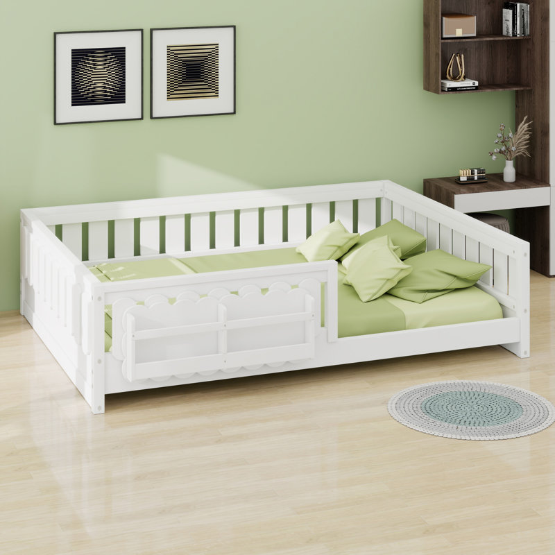 Lit plateforme peu encombrant avec garde-corps et tablette de rangement, Blanc, Lit double