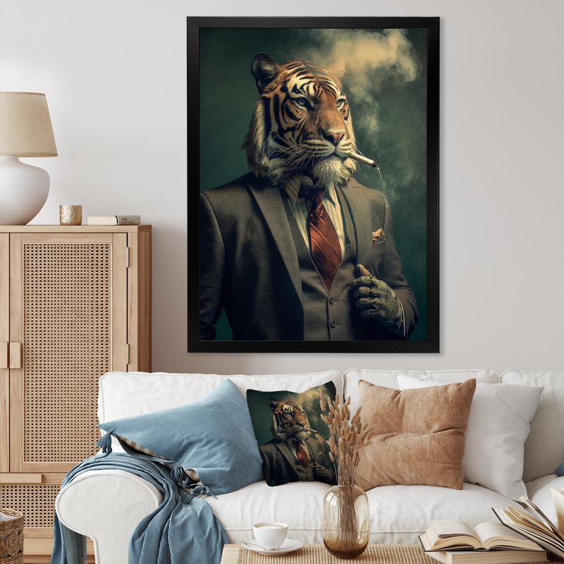 «Stylish Lion in suit smoking», reproduction sur toile, H 20 po x l 12 po x P 1 po, Cadre simple noir