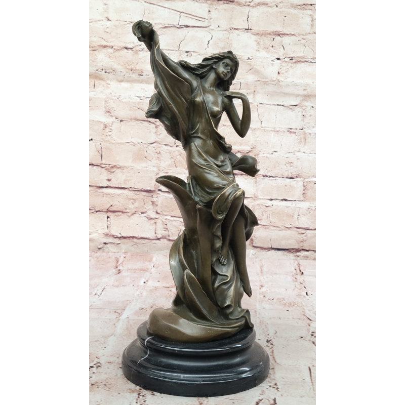Sculpture en bronze d'inspiration Art Nouveau? Statue féminine élégante et fluide