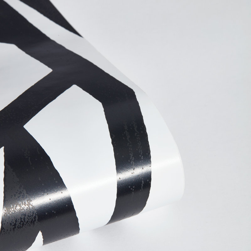 Papier peint adhésif Intersections par Genevieve Gorder, L 16,5 po x l 20,5 po, Noir / blanc