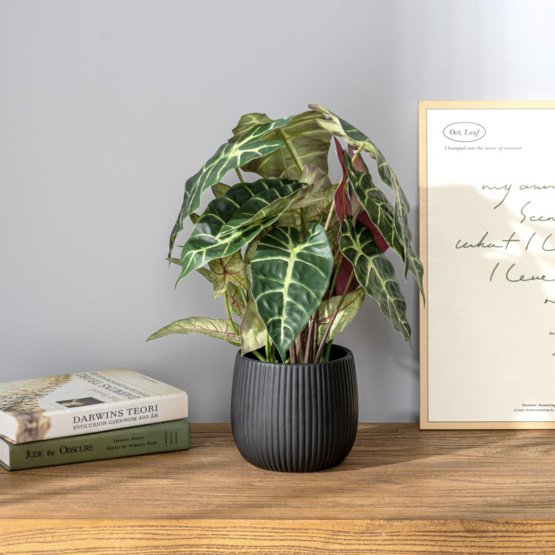 Fausse plante d'intérieur artificielle en pot noir