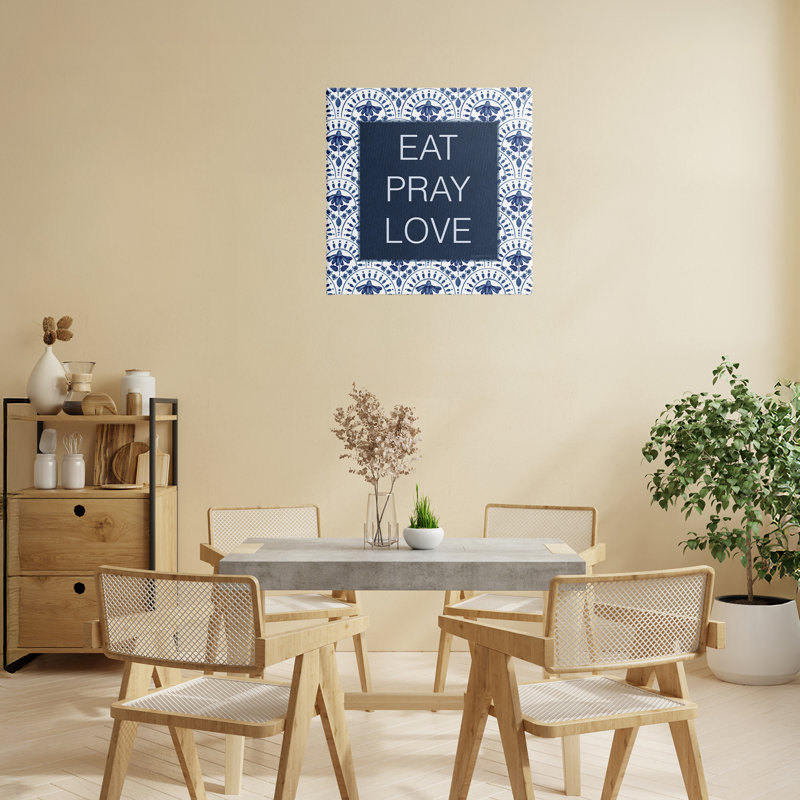 «Eat Pray Love» sur toile florale bleue, design par Annie Lapoint, H 17 po x l 17 po