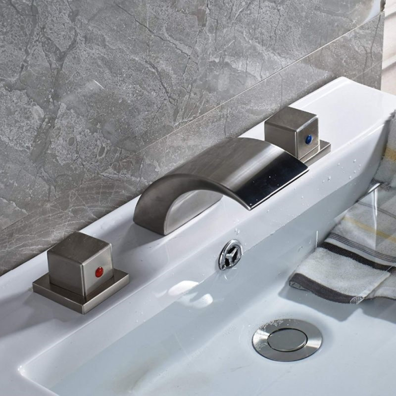 Chrome Single Handle Bathroom Sink Faucet with Compact Design