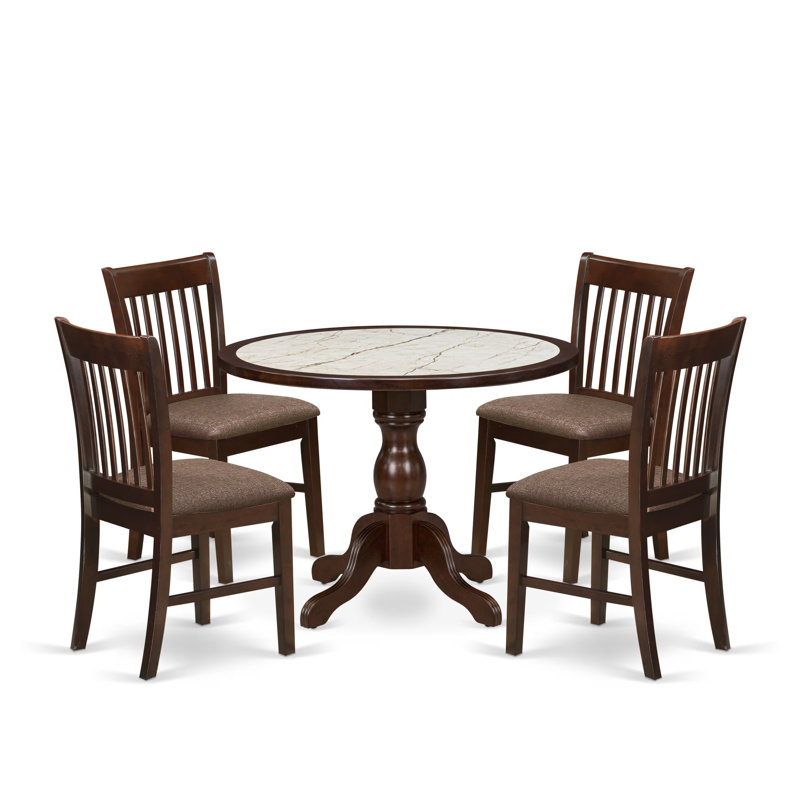 L'ensemble de table de salle à manger 5 pièces comprend une table à piédestal et 4 chaises Parsons à dossier à lattes, finition acajou.