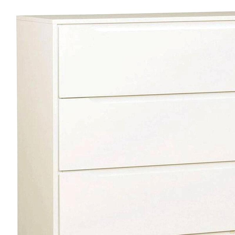 Commode à quatre tiroirs avec poignées encastrées