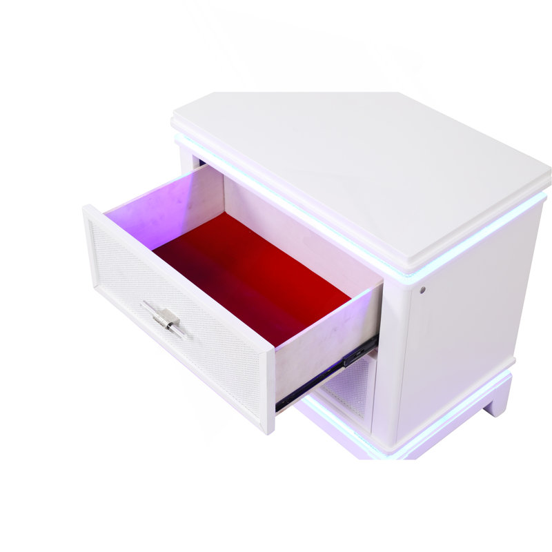 Ensemble de chambre avec très grand lit 4 pièces en blanc laiteux
