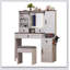 Bureau de coiffeuse Farmhouse avec miroir coulissant, lumières DEL et station de charge, plateau en verre, 4 tiroirs, 2 armoires et tabouret pour la chambre à coucher-441449062