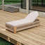 Chaise longue d'extérieur en bois d'acacia avec détails en corde, dossier réglable et coussin imperméable-958292569