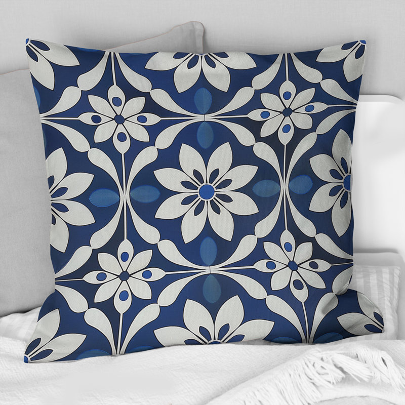 Coussin décoratif bleu et blanc Timeless Floral Geo Tile II, H 18 po x l 18 po