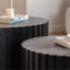 Ensemble de 2 tables basses cannelées noires - Tables d'appoint rondes en bois massif et en bois massif (26,77 "/ 19,69") pour petits espaces, tables d'appoint de salon / chambre à coucher entièrement assemblées