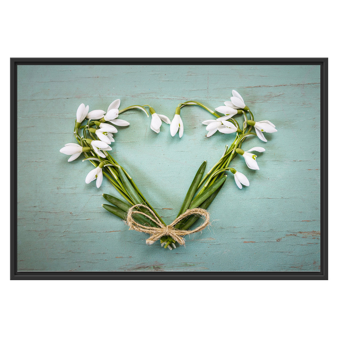 Heart of Flowers Floater Frame Grafikdruck auf Papier