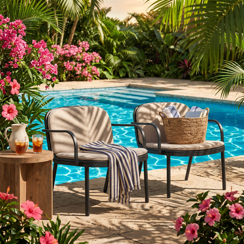 Ensemble de fauteuils d'extérieur en polypropylène l 28 po x P 27 po x H 20,5 po avec coussins hydrofuges Luna (ensemble de 2)