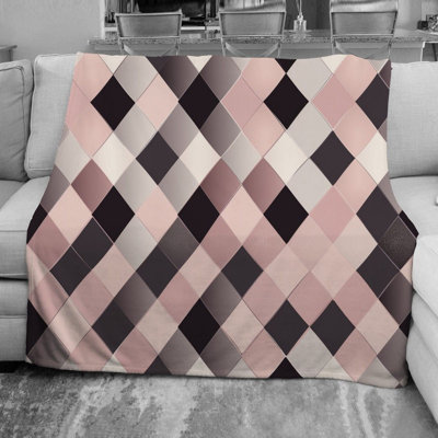  Minimalist Diamond Fleece Blanket
