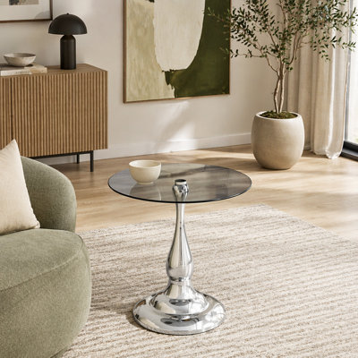 Petite table d'appoint en métal, table d'appoint ronde argentée moderne avec plateau en verre mesurant environ 19,6 pouces de diamètre. Idéal pour une utilisation à côté d'un lit ou d'un canapé, dans les salons, les chambres à coucher, les patios, etc.