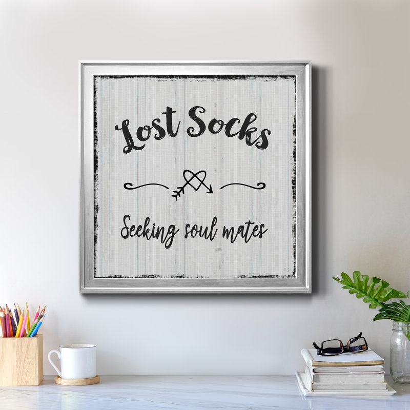 «Lost Socks», art textuel sur toile, Cadre argenté, H 17,5 po x l 17,5 po x P 1,5 po