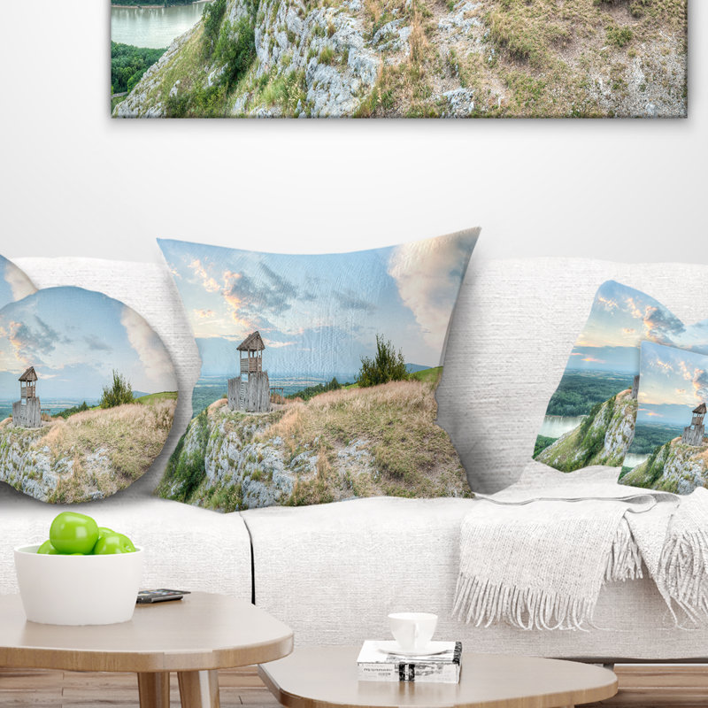 View Tower on Hill Panorama - Coussin à imprimé paysage, 16 po x 1 po, Coussin décoratif