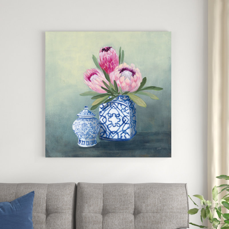 «Protea Chinoiserie II» par Julia Purinton - peinture sur toile tendue, H 36 po x l 36 po