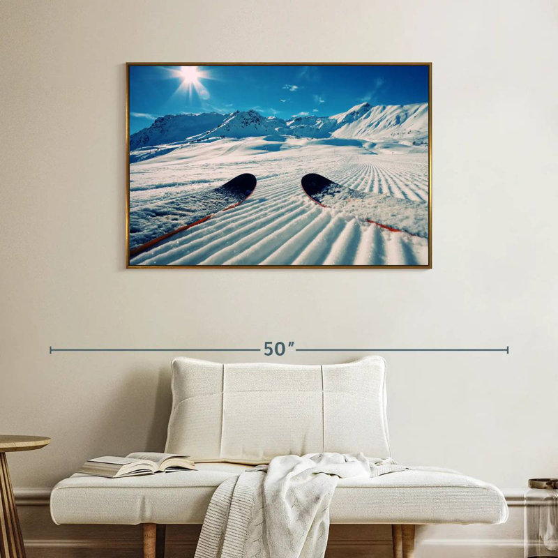 Skis dans les montagnes enneigées, Cadre flottant doré, 40 po x 27 po