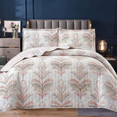 Polyester Patchwork Bedspread with Pillow Shams