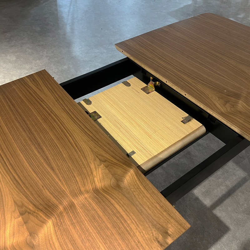 Table de salle à manger à finition naturelle et noire avec rallonge Bufferfly