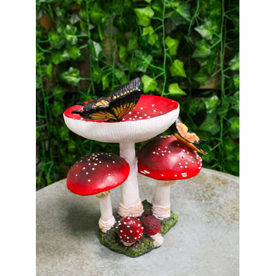 Figurine champignon enchanté en forme de champignon avec papillons monarques