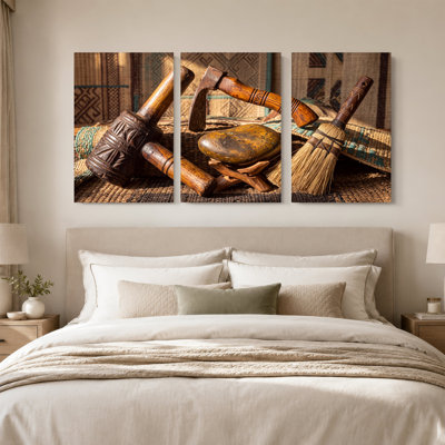 Ensemble de 3 toiles rustiques en bois et meule sur tapis tissé