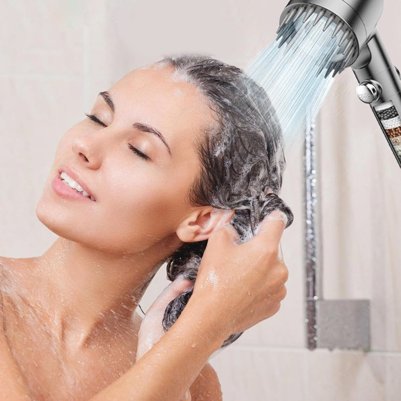Pomme de douche haute pression nettoyante à l'eau dure avec silicone doux