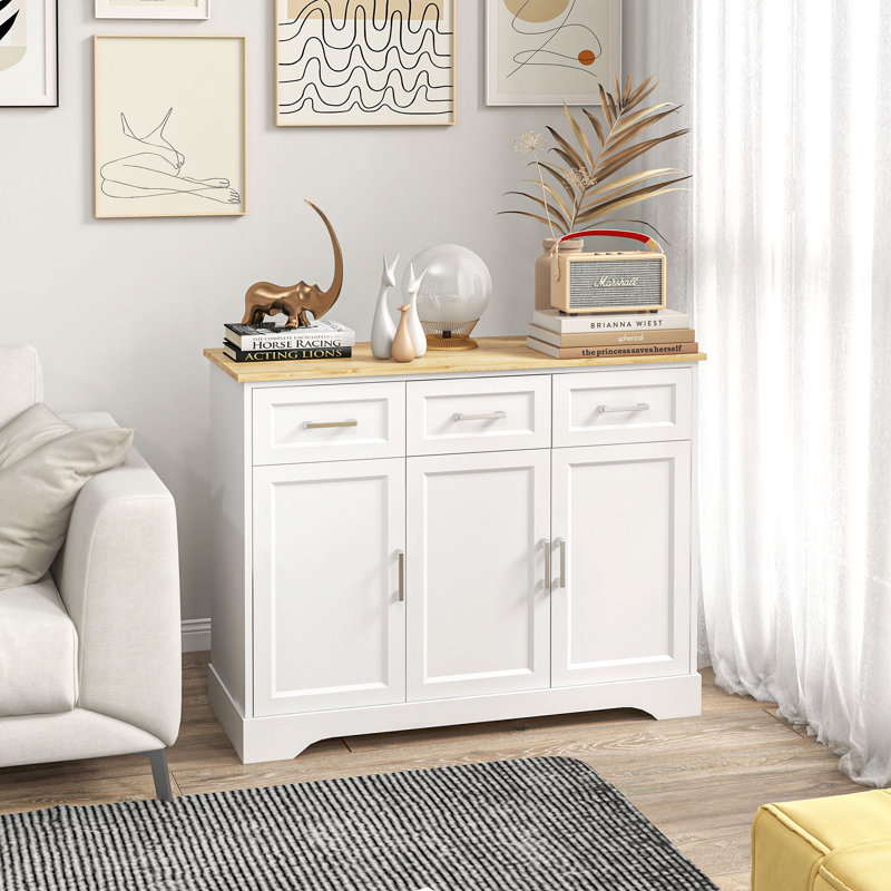 Buffet de cuisine moderne avec armoire de rangement et îlot de cuisine