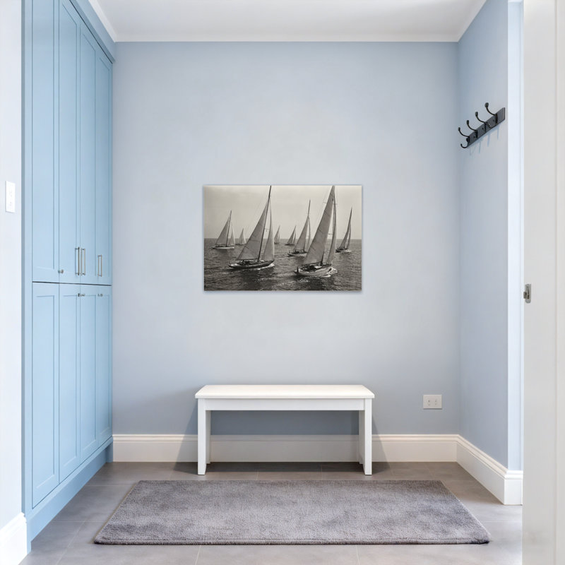 Bateaux à voile tendance en haute mer en noir et blanc, H 24 po x l 36 po