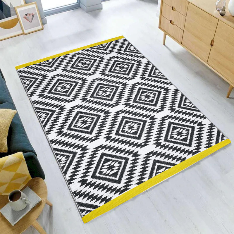 Tapis en plastique réversible noir et blanc avec bordure jaune, Rectangle 6 pi x 9 pi