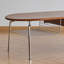 Table basse ovale vintage en bois massif avec tablette et tiroir