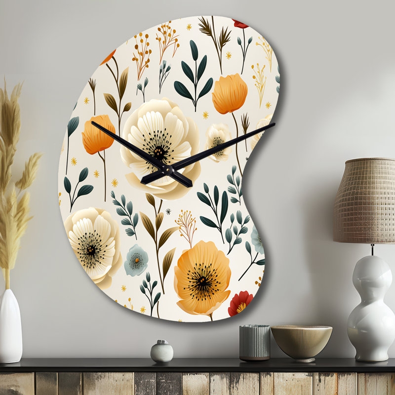 Blanc et jaune ludique fleur de coquelicot - horloges murales asymétriques florales en métal, impression d'horloge murale de forme unique blanche