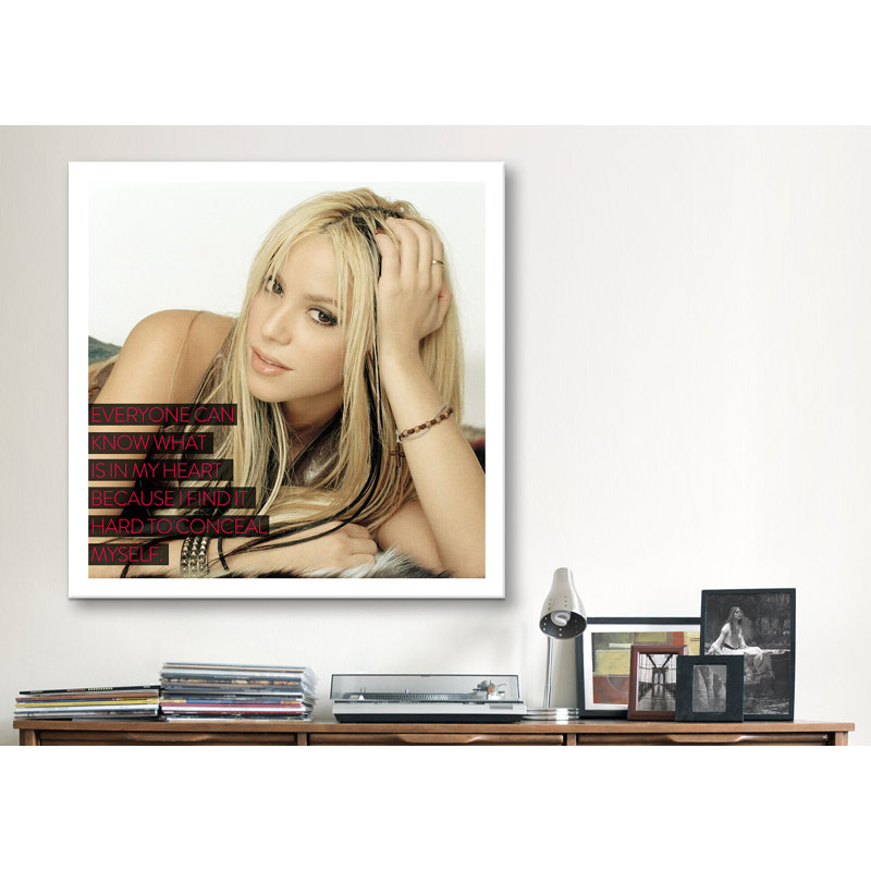 « shakira quoted », reproduction de photo sur toile tendue, H 26 po x l 26 po x P 1,5 po