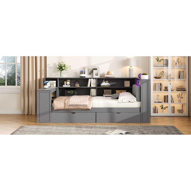 Structure de lit double en bois avec tablettes de rangement, ports de chargement, DEL, bureau et tête de lit tapissier gris avec plateau en bois, 8 coussins rembourrés et rembourrés