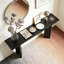 Console avec placage de pin et pieds géométriques-687412529